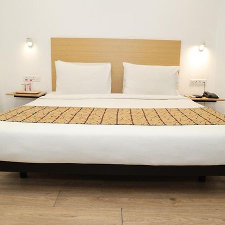 Crayon Hotels Гандинагар Экстерьер фото